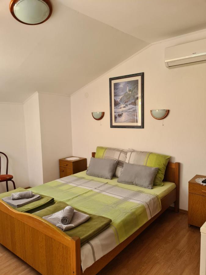 Hotel Pansion Ribica à Crikvenica Extérieur photo
