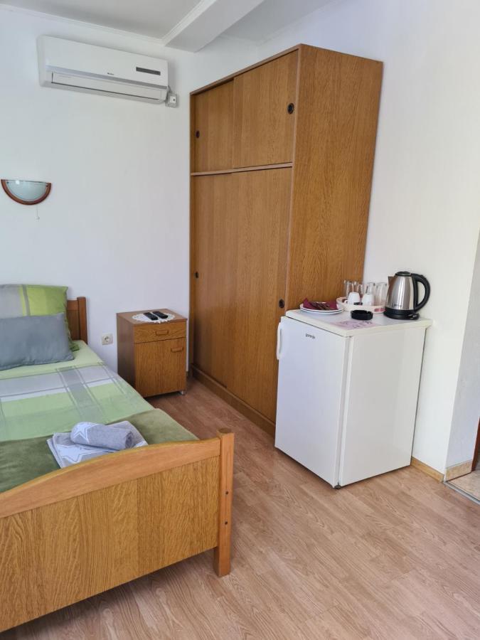 Hotel Pansion Ribica à Crikvenica Extérieur photo