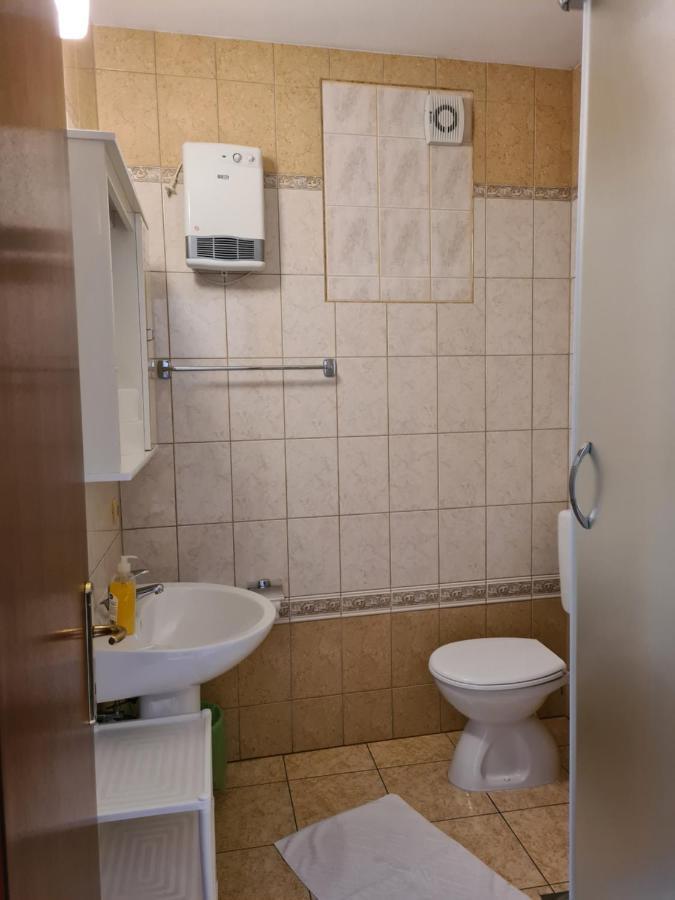Hotel Pansion Ribica à Crikvenica Extérieur photo
