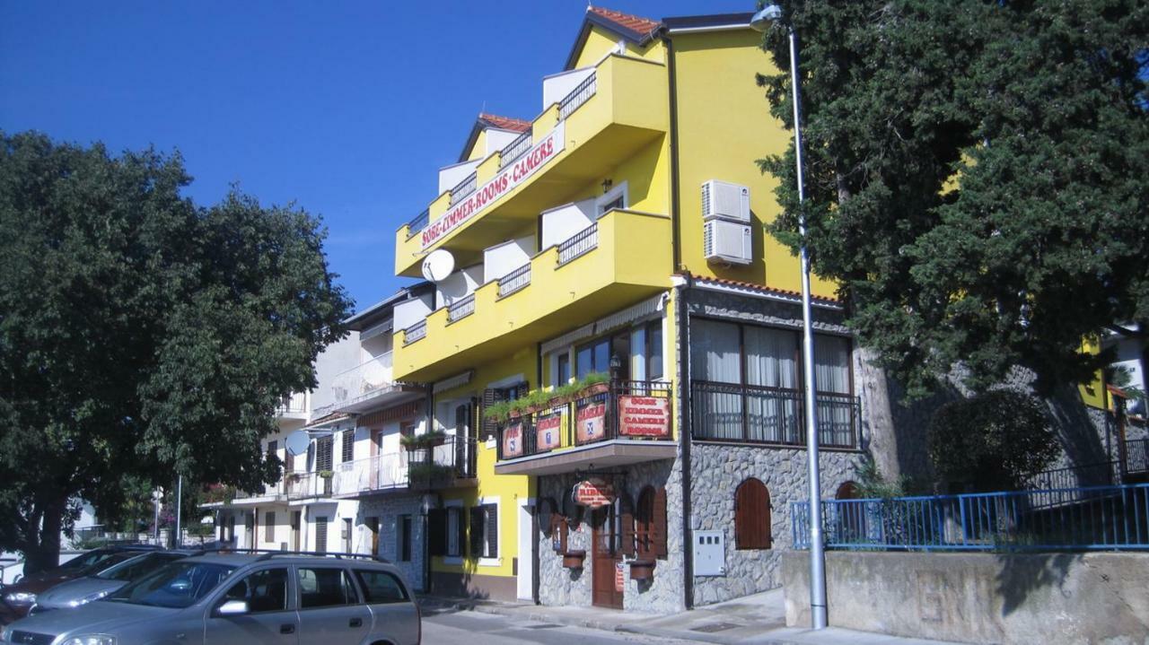 Hotel Pansion Ribica à Crikvenica Extérieur photo