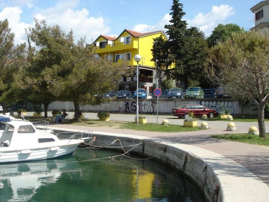 Hotel Pansion Ribica à Crikvenica Extérieur photo