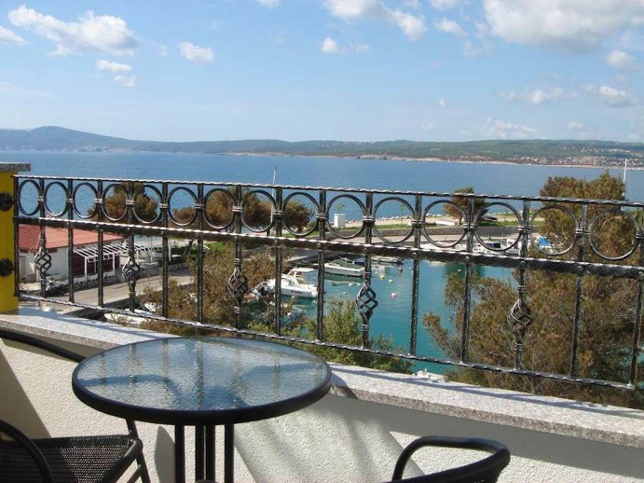Hotel Pansion Ribica à Crikvenica Extérieur photo