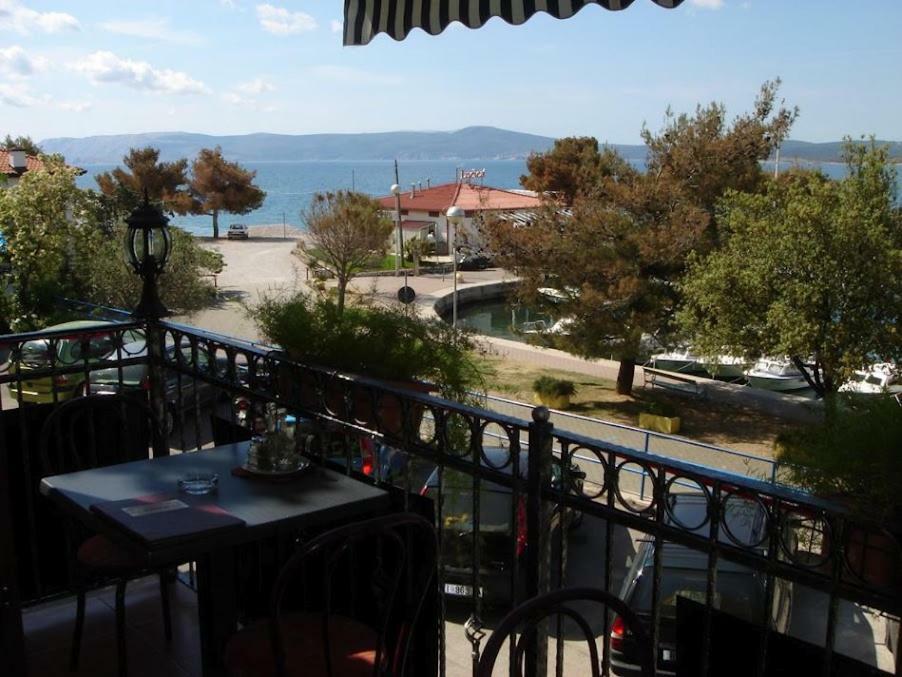 Hotel Pansion Ribica à Crikvenica Extérieur photo