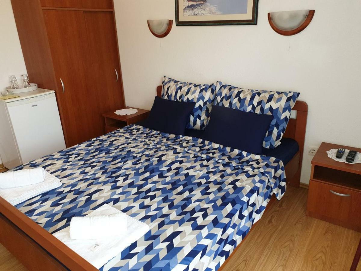 Hotel Pansion Ribica à Crikvenica Extérieur photo