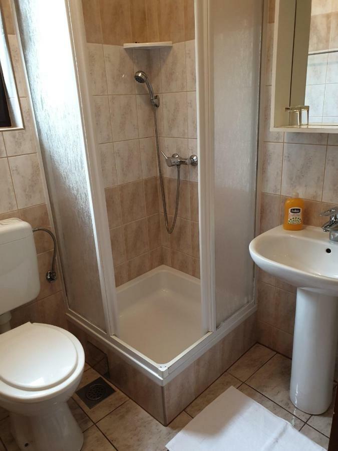 Hotel Pansion Ribica à Crikvenica Extérieur photo