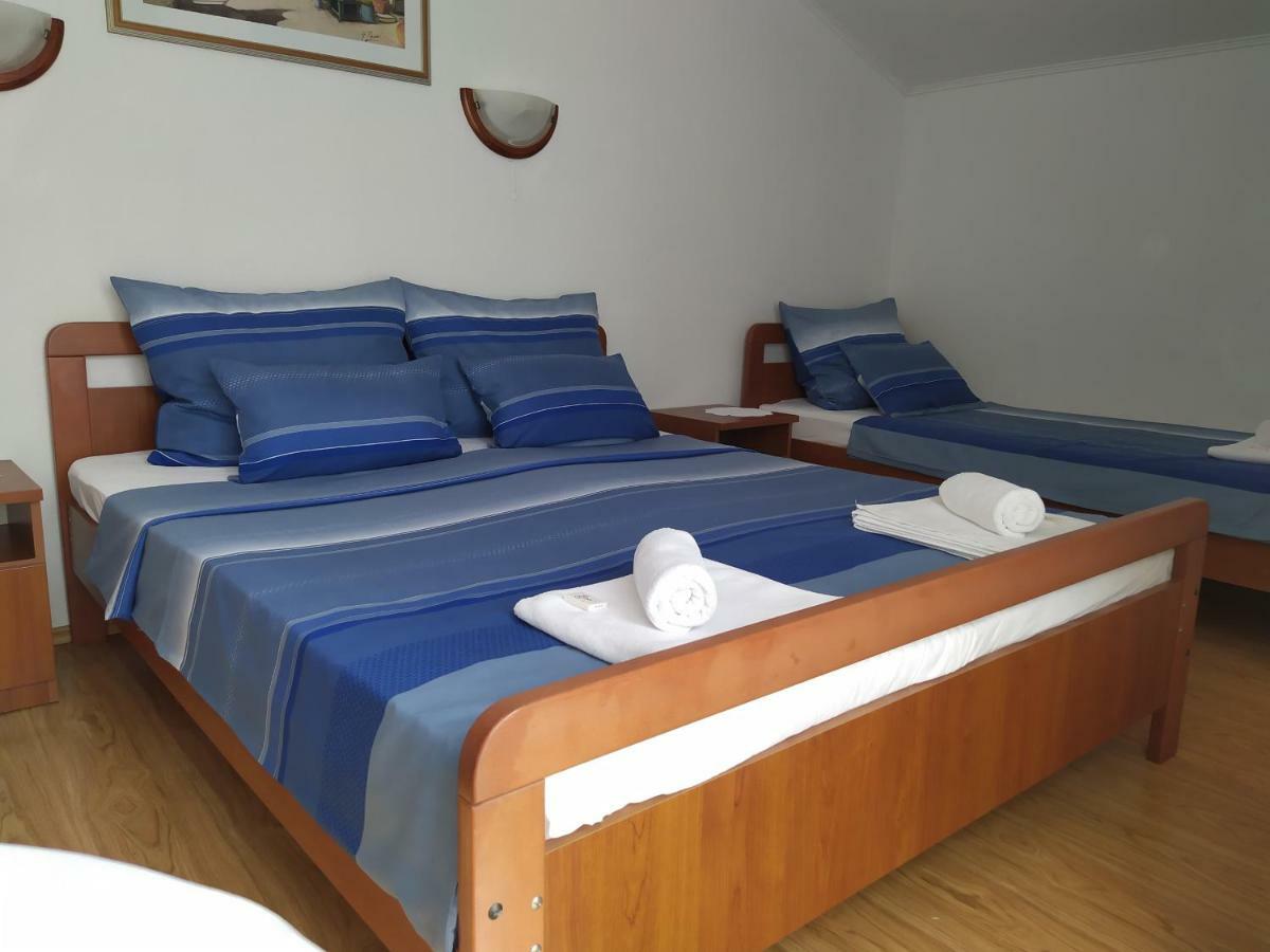 Hotel Pansion Ribica à Crikvenica Extérieur photo